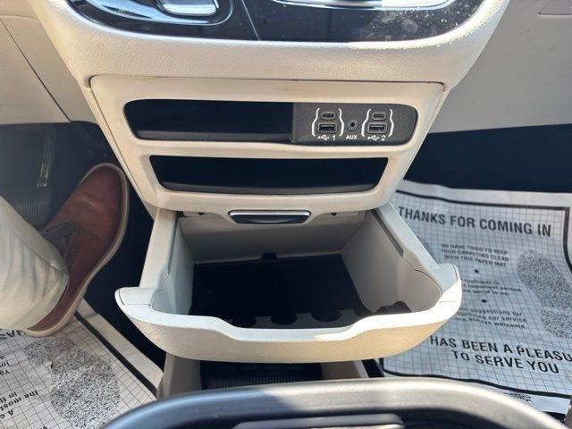 Chrysler Pacifica Touring L FWD 2024