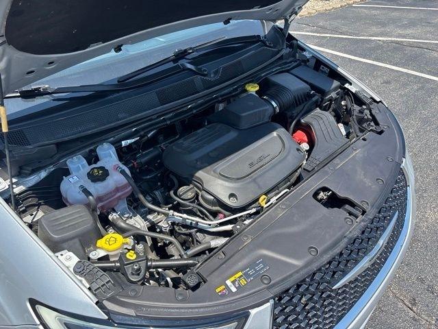 Chrysler Pacifica Touring L FWD 2024