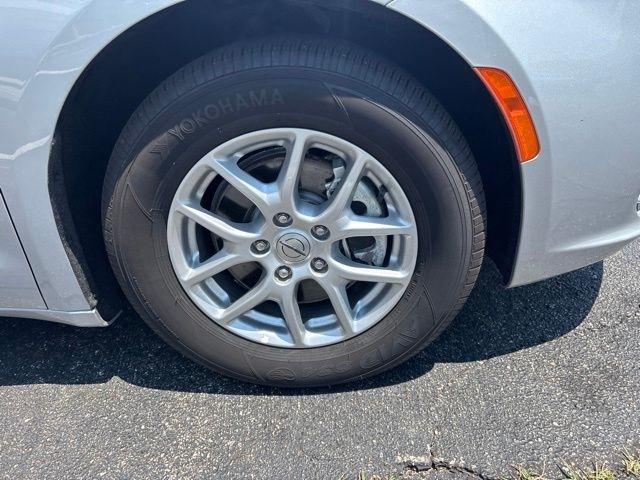 Chrysler Pacifica Touring L FWD 2024