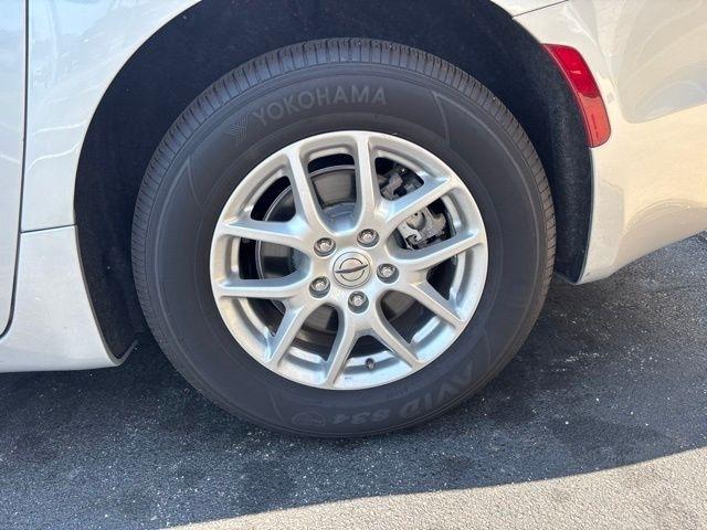 Chrysler Pacifica Touring L FWD 2024