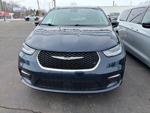 Chrysler Pacifica Touring L FWD 2024