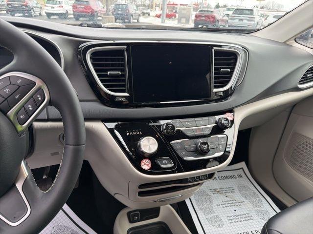 Chrysler Pacifica Touring L FWD 2024