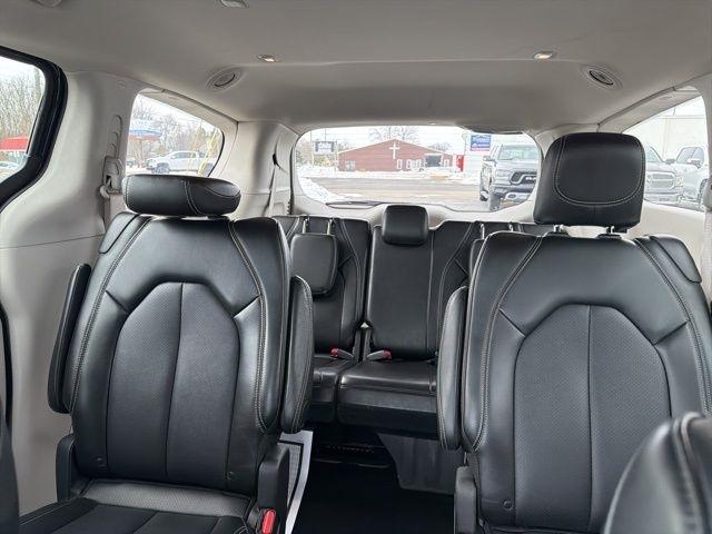 Chrysler Pacifica Touring L FWD 2024