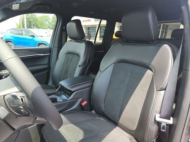Jeep Grand Cherokee Laredo Altitude 4x4 2026