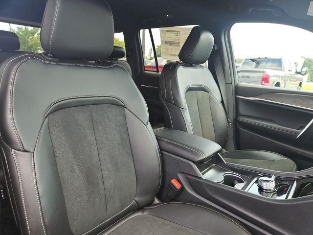 Jeep Grand Cherokee Laredo Altitude 4x4 2026