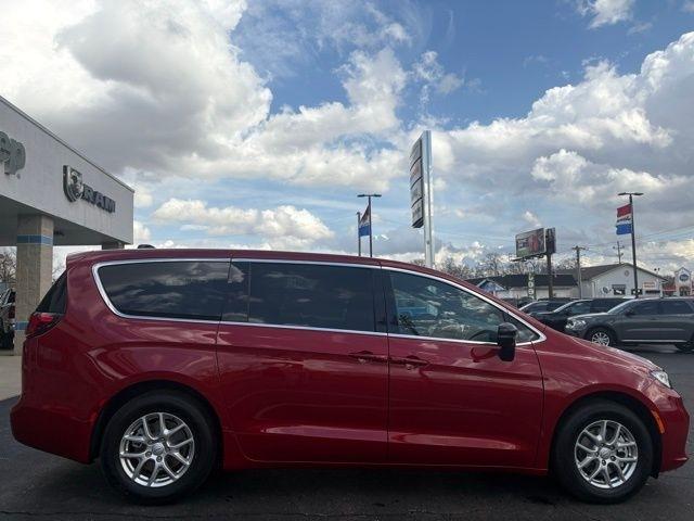 Chrysler Pacifica Select FWD 2026