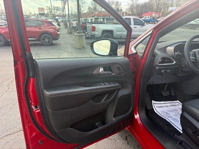 Chrysler Pacifica Select FWD 2026