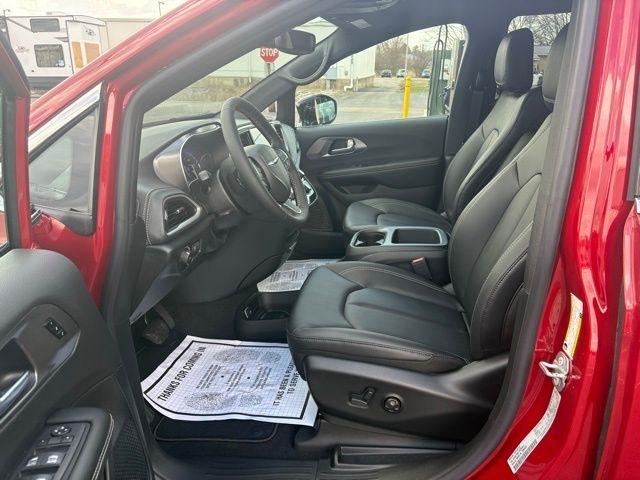 Chrysler Pacifica Select FWD 2026