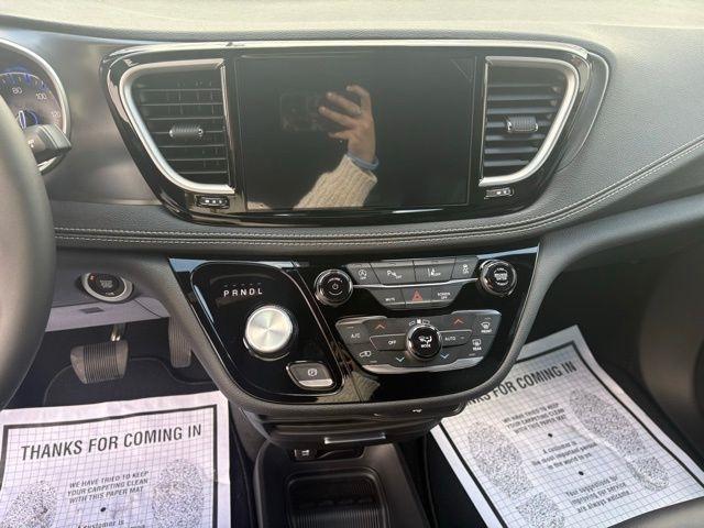 Chrysler Pacifica Select FWD 2026