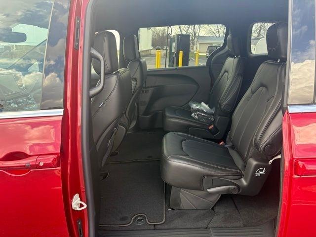 Chrysler Pacifica Select FWD 2026