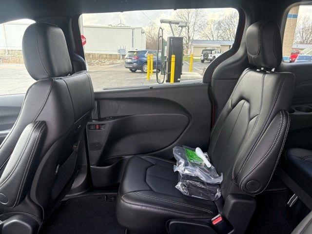 Chrysler Pacifica Select FWD 2026