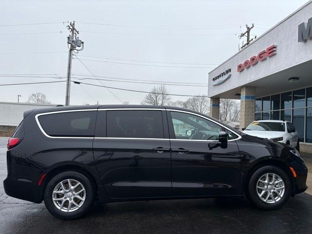 Chrysler Pacifica Select FWD 2026