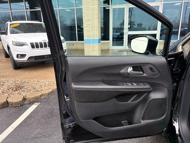 Chrysler Pacifica Select FWD 2026