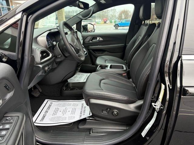 Chrysler Pacifica Select FWD 2026