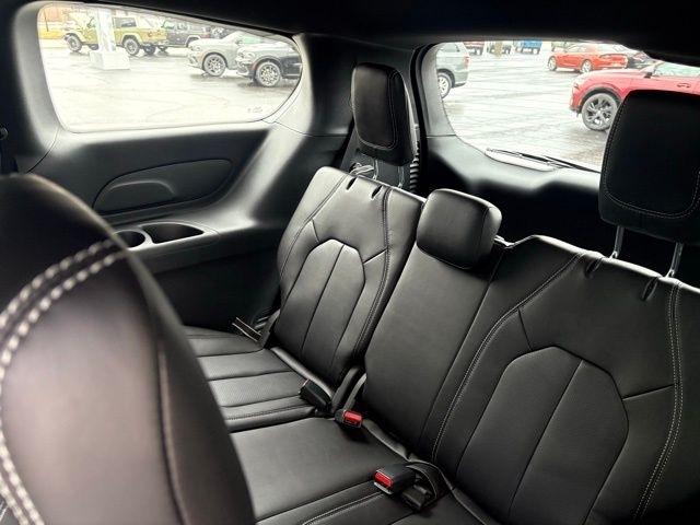 Chrysler Pacifica Select FWD 2026