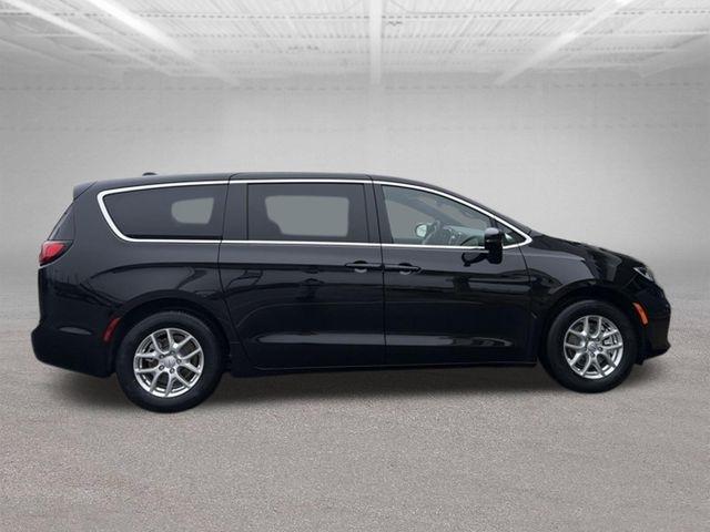 Chrysler Pacifica Select FWD 2026