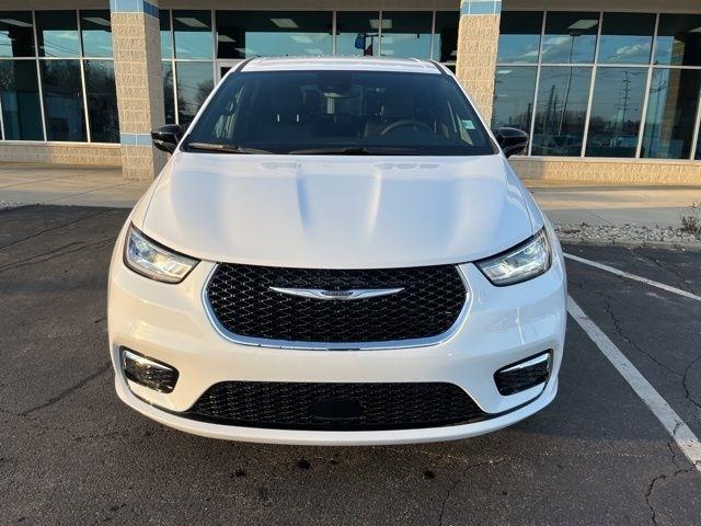 Chrysler Pacifica Select FWD 2026