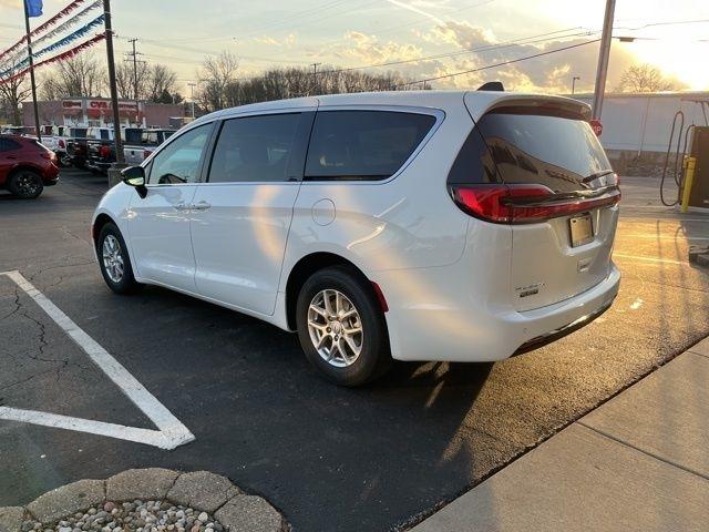 Chrysler Pacifica Select FWD 2026