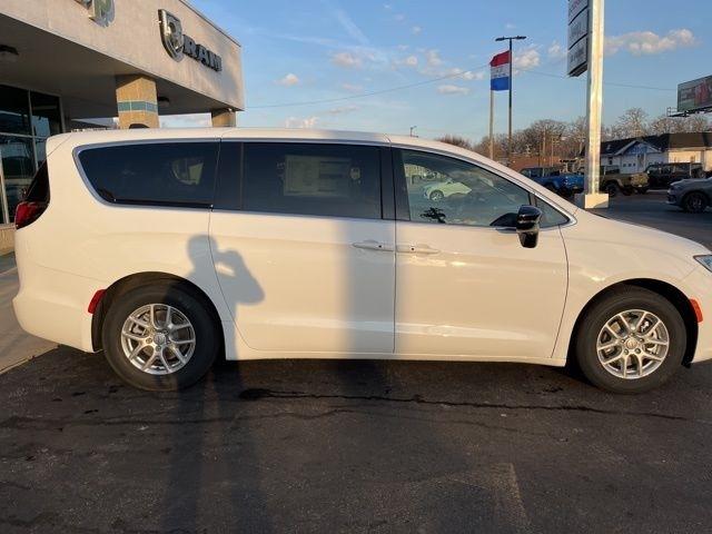 Chrysler Pacifica Select FWD 2026