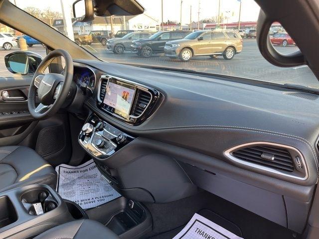 Chrysler Pacifica Select FWD 2026