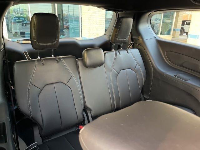 Chrysler Pacifica Select FWD 2026