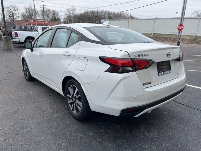 Nissan Versa SV CVT 2021