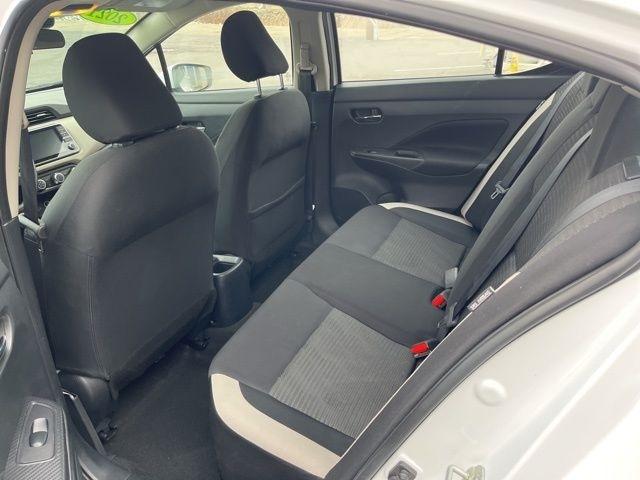 Nissan Versa SV CVT 2021