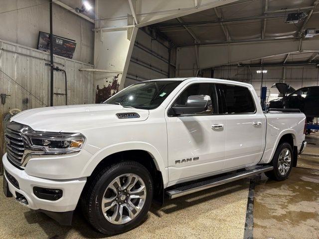 RAM 1500 Longhorn 4x4 Crew Cab 5'7" Box 2022