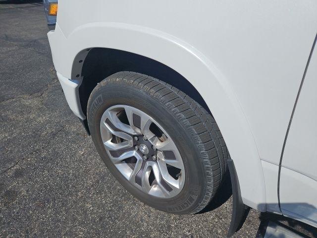 RAM 1500 Longhorn 4x4 Crew Cab 5'7" Box 2022
