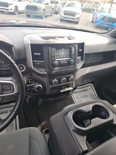 RAM 1500 Big Horn 4x4 Crew Cab 5'7" Box 2022