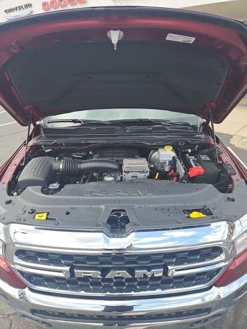 RAM 1500 Big Horn 4x4 Crew Cab 5'7" Box 2022