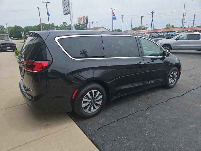 Chrysler Pacifica Hybrid Touring L FWD 2023