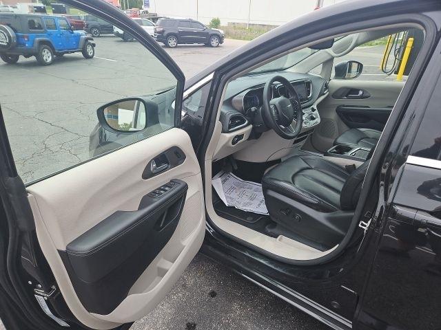 Chrysler Pacifica Hybrid Touring L FWD 2023