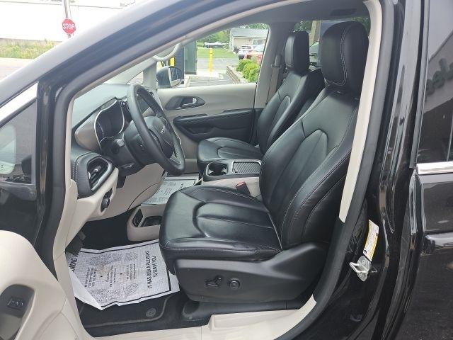 Chrysler Pacifica Hybrid Touring L FWD 2023