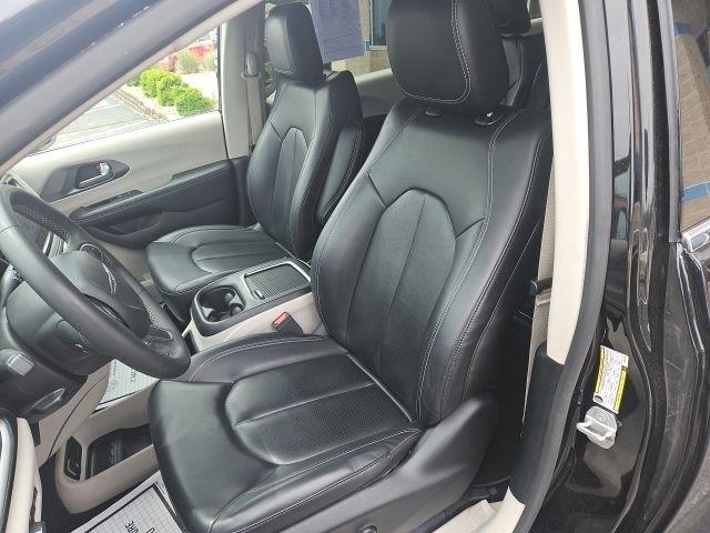 Chrysler Pacifica Hybrid Touring L FWD 2023