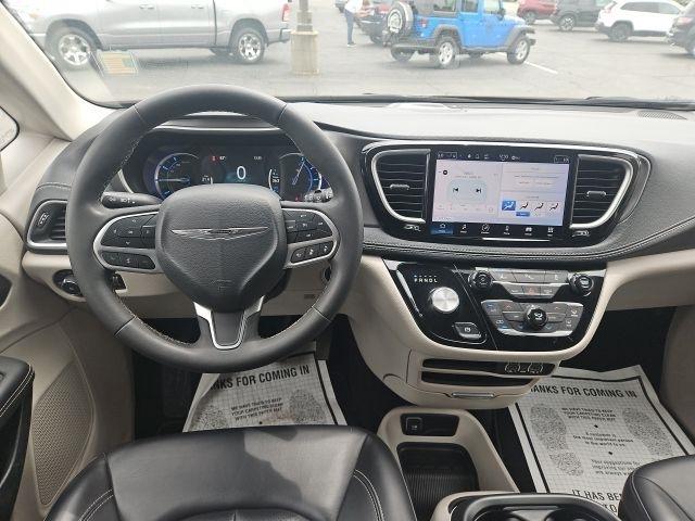 Chrysler Pacifica Hybrid Touring L FWD 2023
