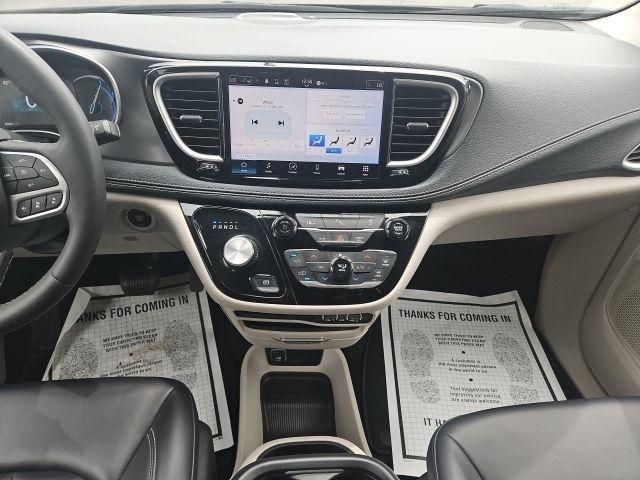 Chrysler Pacifica Hybrid Touring L FWD 2023