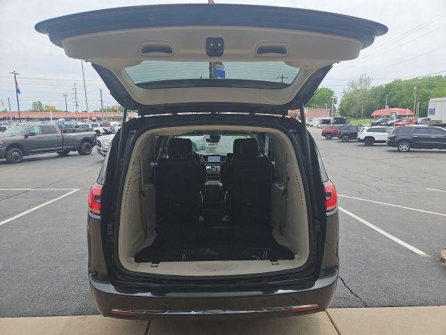 Chrysler Pacifica Hybrid Touring L FWD 2023