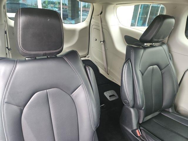 Chrysler Pacifica Hybrid Touring L FWD 2023