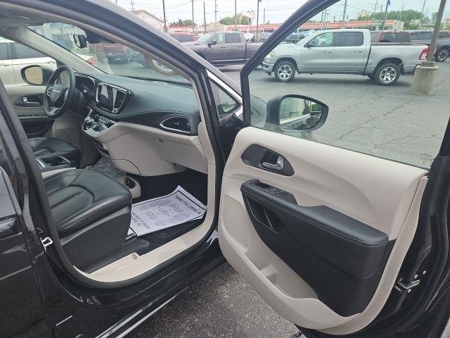 Chrysler Pacifica Hybrid Touring L FWD 2023