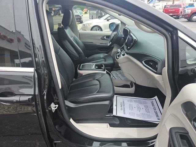 Chrysler Pacifica Hybrid Touring L FWD 2023
