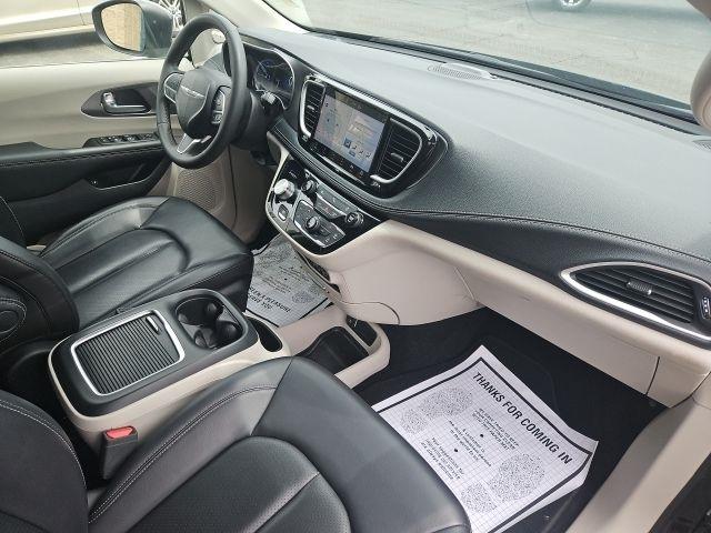 Chrysler Pacifica Hybrid Touring L FWD 2023