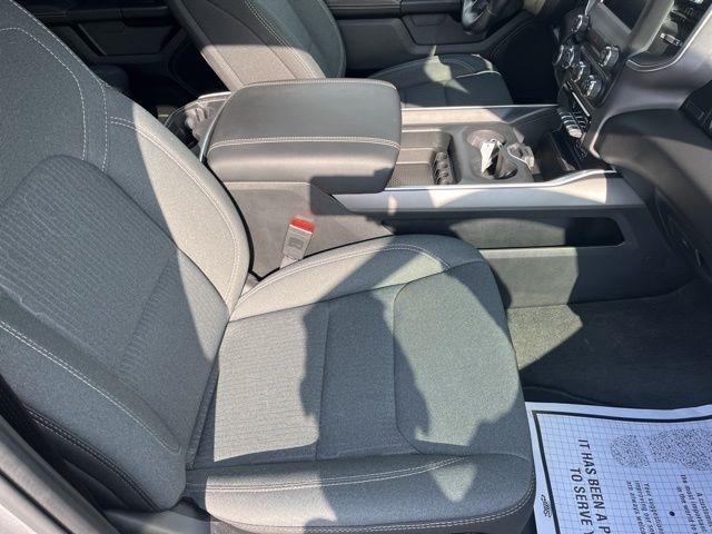 RAM 1500 Big Horn 4x4 Crew Cab 5'7" Box 2022