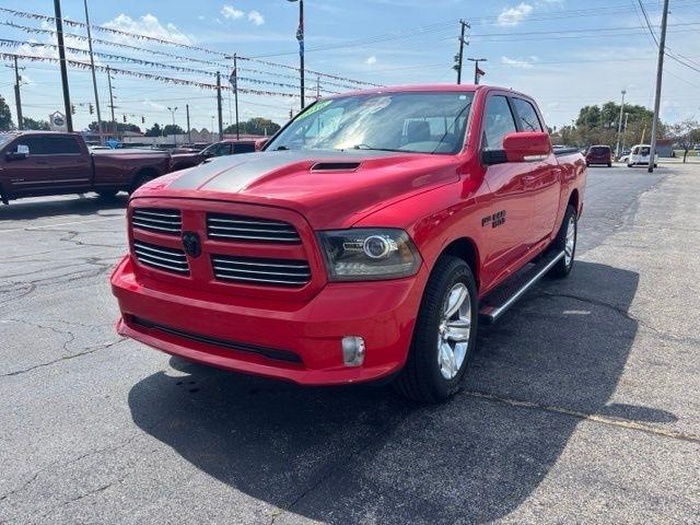 RAM 1500 4WD Crew Cab 140.5" Sport 2016