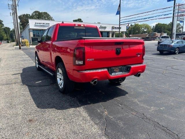RAM 1500 4WD Crew Cab 140.5" Sport 2016