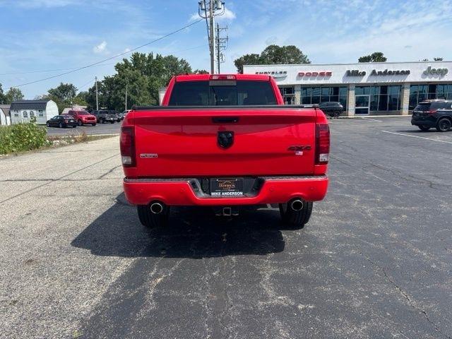 RAM 1500 4WD Crew Cab 140.5" Sport 2016