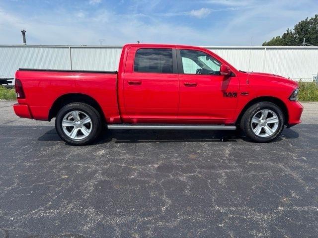RAM 1500 4WD Crew Cab 140.5" Sport 2016