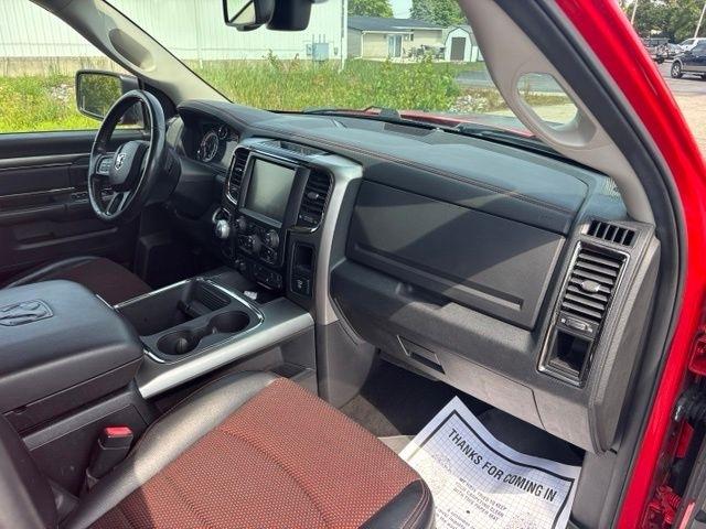 RAM 1500 4WD Crew Cab 140.5" Sport 2016