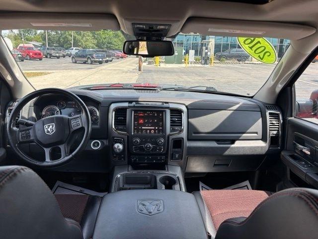 RAM 1500 4WD Crew Cab 140.5" Sport 2016