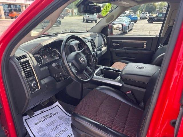 RAM 1500 4WD Crew Cab 140.5" Sport 2016